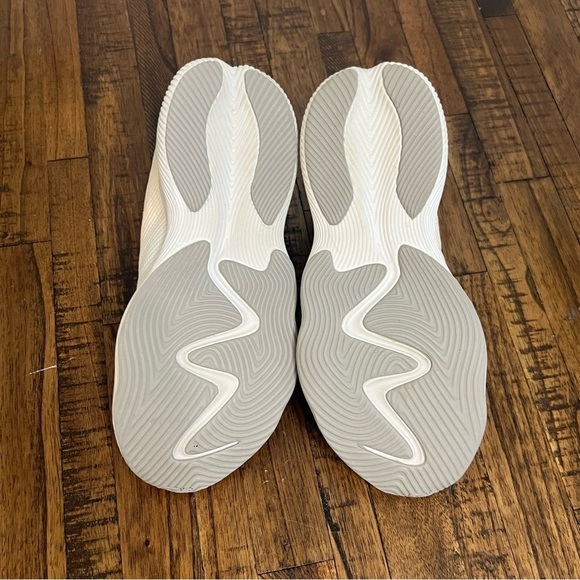 New Balance FuelCell Shift TR White Light
Aluminum with reflective panels 8.5 - Picture 5 of 11